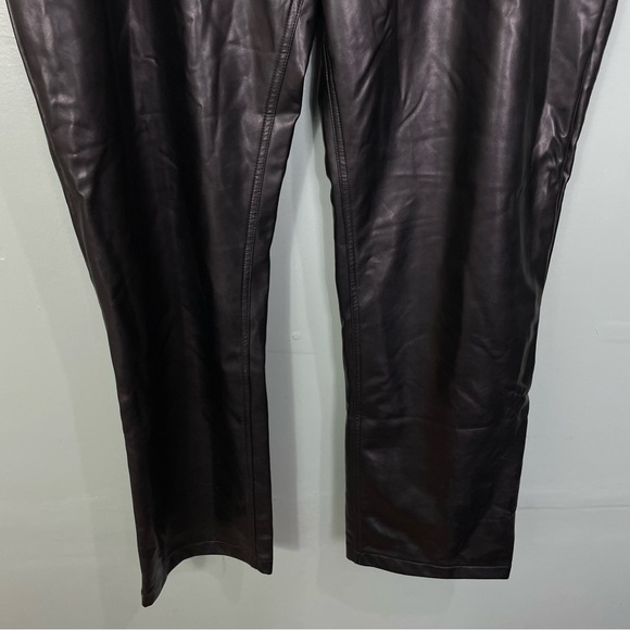 Abercrombie and Fitch The 90’s Straight Ultra High Rise Faux Leather Curve Love - Picture 3 of 8